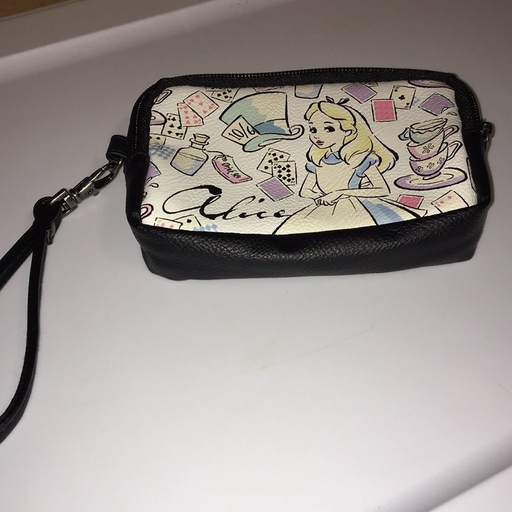 HP🎊🎊🎊Alice in Wonderland wristlet